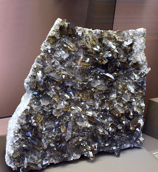 Grosse Rauchquarz-Platte| H: 60 cm; F: Cavardiras, Disentis/Mustér, GR 
