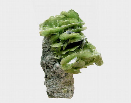 Grüner Sphen auf Matrix 'Windfahne'| H: 7cm; B: 5cm; Fundort: Felbertal