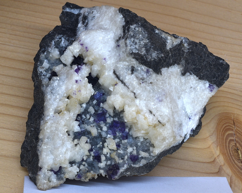 Dunkelblaue Fluorite| B: 8 cm; F: Val Zebr�; Finder: Hansjörg Oberdörfer 