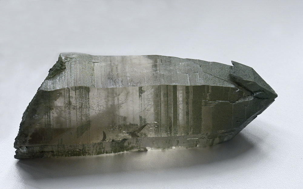Bergkristall-Spitze mit Chlorit| L: 7 cm; F: Ahrntal; Finder: Peter Kirchler