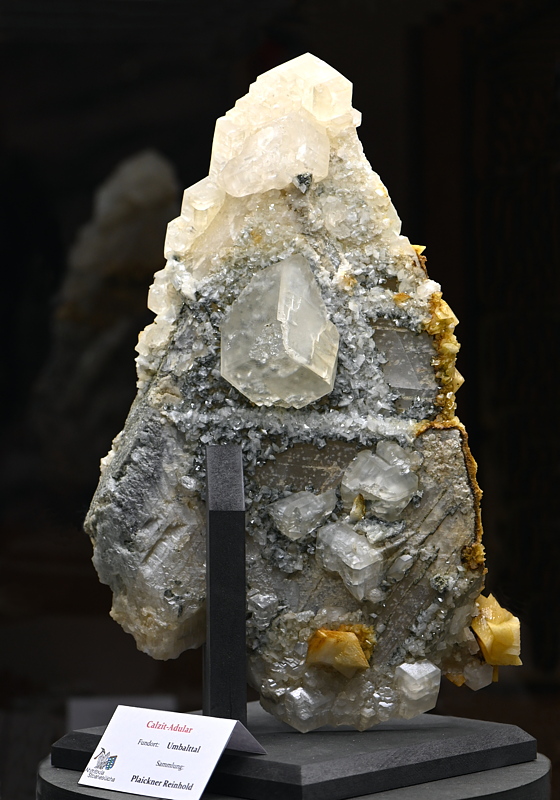 grosse Calcitstufe (Vorderseite)| mit 3 verschiedenen Kristallformen H: 25 cm; F: Umbaltal; Finder: Reinhold Plaickner