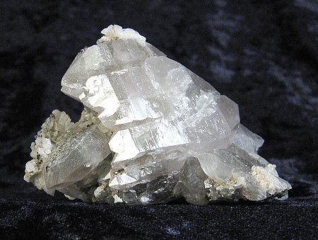 Bergkristall mit Adular und Pyrit| Höhe 7,5 cm. (Sammlung A. Larghi)