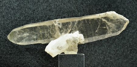 Quarzdoppelender mit Adular| B: 8 cm; Fundort: Obersulzbachtal; Finder: Gebrüder Hofer 
