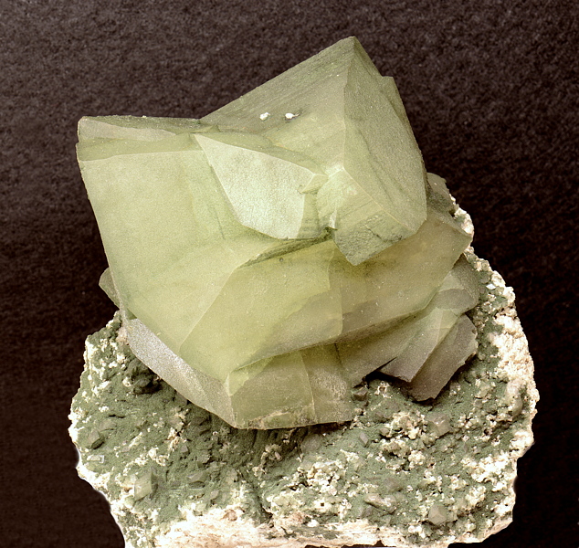 Adular-Mehrling mit Chlorit auf Matrix| H: ca. 13cm, F: Stubnerkogel, Gasteinertal; Finder: Paul Grösbacher. 