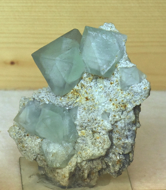 grüner Fluorit auf Nadelquarz| H: ca. 9 cm, F: Böckstein, Gastein; Sammlung: Gerhard Fischer 