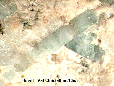 Beryll, Val Cristallina, Graubünden. Bildbreite ca. 12mm.