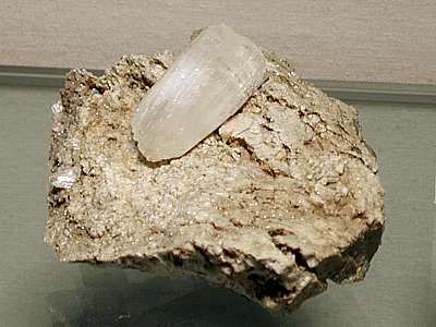 Phenakit - Rhonegletscher VS, (Länge des Kristalls 3.5cm; Finder W. Hartinger, Kaprun, [A]).