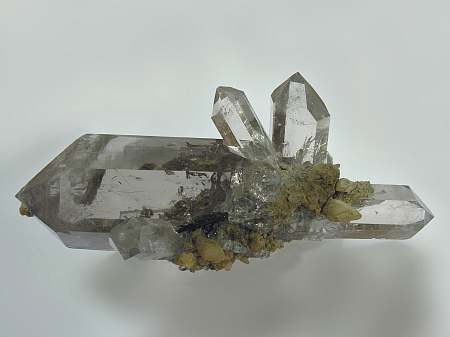 Quarz-Doppelender mit Hämatit| Cavradischlucht, GR; B: 16cm (Sammlung Paul Berther)