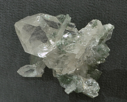 Fadenquarz-Gruppe| mit wenig Chlorit; F: Triftgletscher, BE; B: 11cm (Sammlung Kurt Widmer-Favri)
