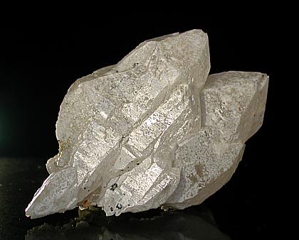 Auch Marmorquarz, konnte ganz in der Nähe gefunden werden (B: 9cm H: 6 cm). Die Kristalle sind inwendig total klar und weisen nur aussen eine dünne Milchquarzschicht auf.