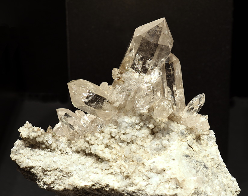 Bergkristall mit Adular| B: 12 cm; F: Maderanertal, UR; Sammlung: Andreas Stucki