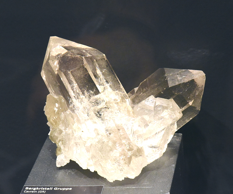 Bergkristallgruppe| B: 10 cm; F: Cavrein, GR; Sammlung: Franco Isepponi