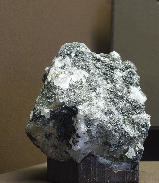 Scheelit mit Chlorit| H: 5 cm; F: Val Casaccia, Medel, GR 