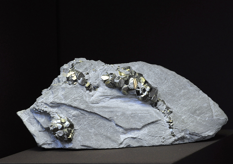 Pyrit| B: 10 cm; F: 'Goldene Sonne', Calanda, GR 