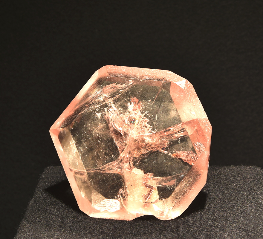 Morganit| B: 9 cm; F: Urucum Mine, Minas Gerais, Brasilien; Sammlung: Euene S. Meieran 