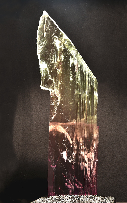 Kunzit| H: 58 cm; F: Urucum Mine, Minas Gerais, Brasilien; Sammlung: The Arkenstone 