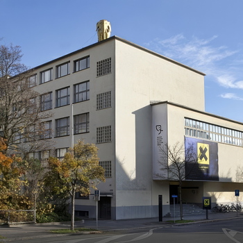 Das Naturhistorische Museum Bern von aussen - fast ein wenig unscheinbar