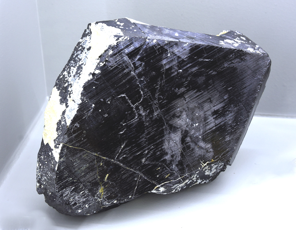 Magnetit| B: ca. 20 cm; F: Traversella, Piemont, I; Sammlung: Musée de Minéralogie, Mines Paris Tech 