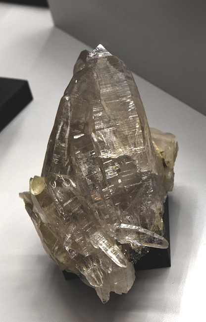 Bergkristall | leicht rauchig; H: 14 cm; F: Mitterbach; Finder: Erwin Zimmerhofer 
