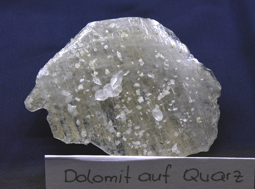 Dolomitkristalle auf Quarz | B: 7 cm; F: Judenburg, Steiermark, Ö; Sammlung: Manfred Lieb| 