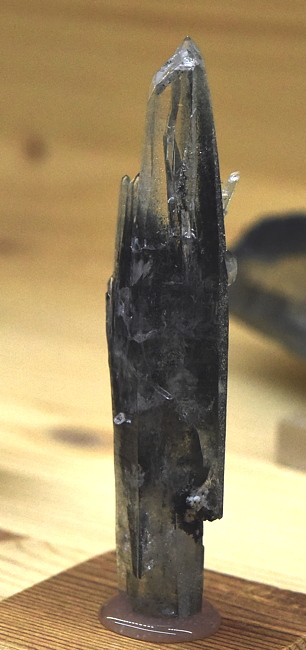 Quarzspitze mit Chloriteinschluss | H: 5 cm; F: Grabe; Finder: Josef Fleckinger
