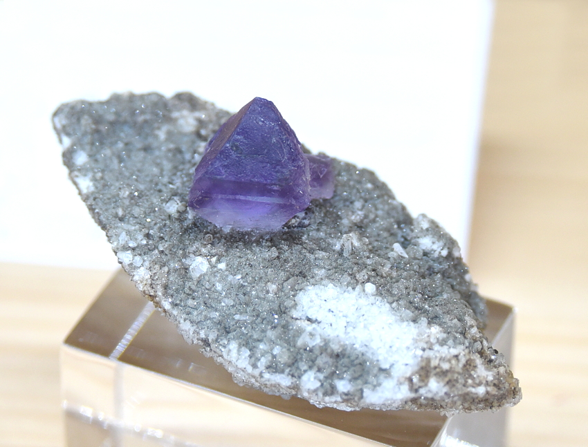 violetter Fluorit auf Matrix| B: 5 cm; F: Pfitscher Joch; Finder: Paul Althuber