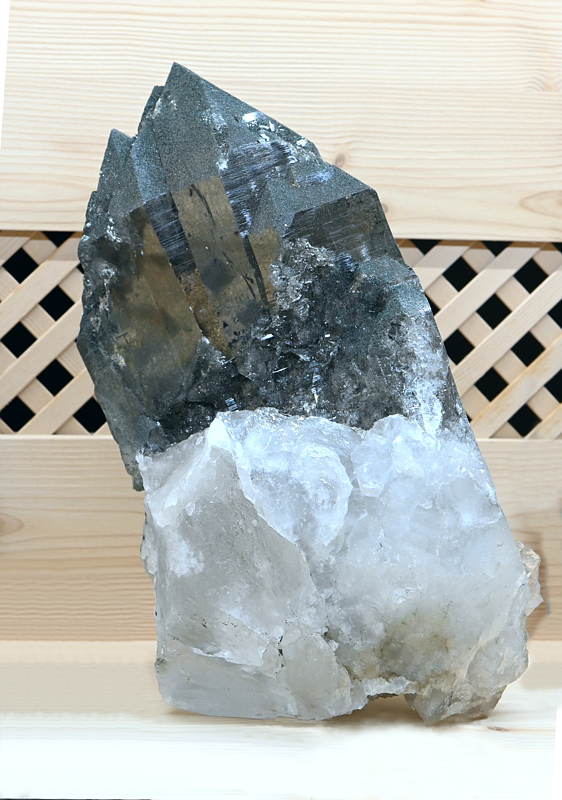 grosse Bergkristallgruppe mit etwas Chlorit| H: 22 cm; F: Rauchkofel; Finder: Oswald Enz, Paul Hofer