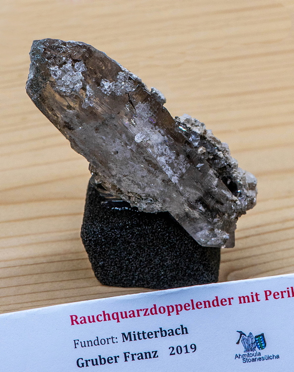 Rauchquarz-Doppelender mit Periklin| H: 6 cm; F: Mitterbach; Finder: Franz Gruber