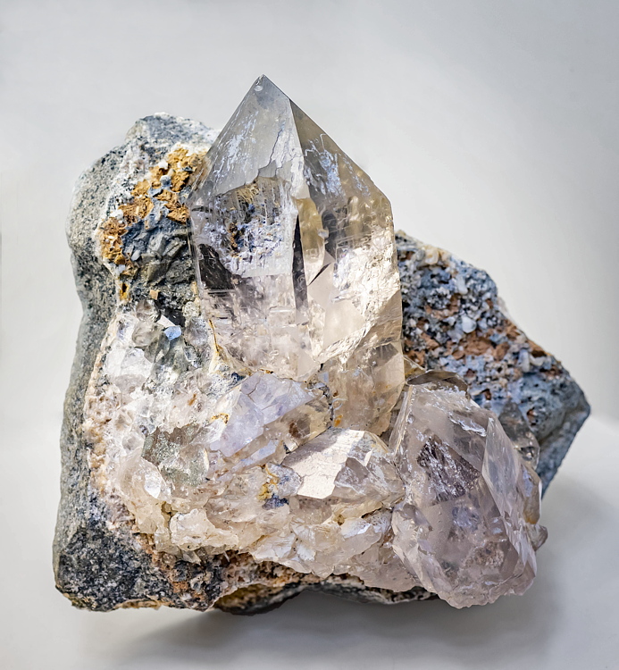 Klarer Bergkristall auf Matrix| H: 8 cm; F: Grossvenediger; Finder: Karl Prantl, Oswald Etselsberger, Johann Moser