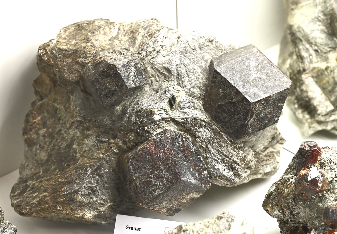 Grosse Granate | B: 24 cm; F: Passeiertal; Sammlung: Josef Reinstadler