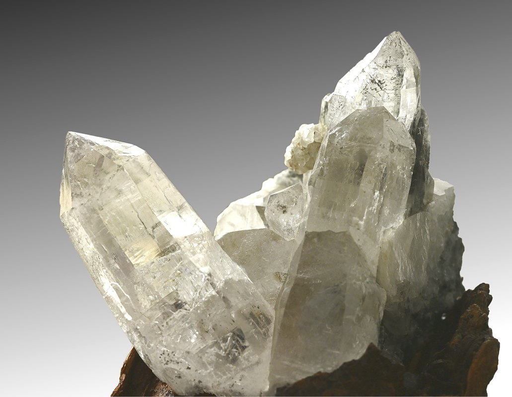 Bergkristall und Titanit | 8: 7 cm; F: Pfitsch; Sammlung: Paul Declara