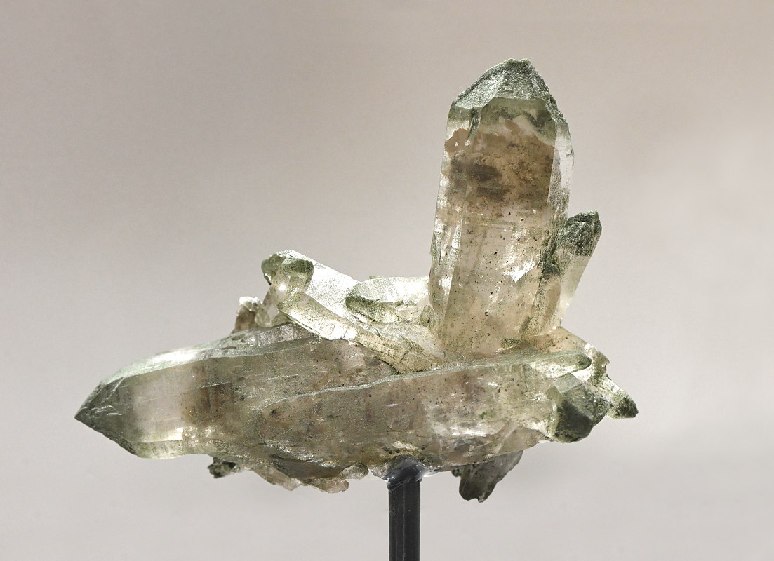 Bergkristallgruppe mit Chlorit | B: 7 cm; F: Ahrntal; Finder: Lukas Laner