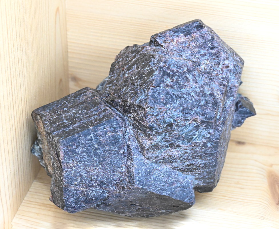 Grosse Almandin-Kristalle | B: 25 cm; F: Rauhjoch, Passeier; Finder: Volkmar Mair