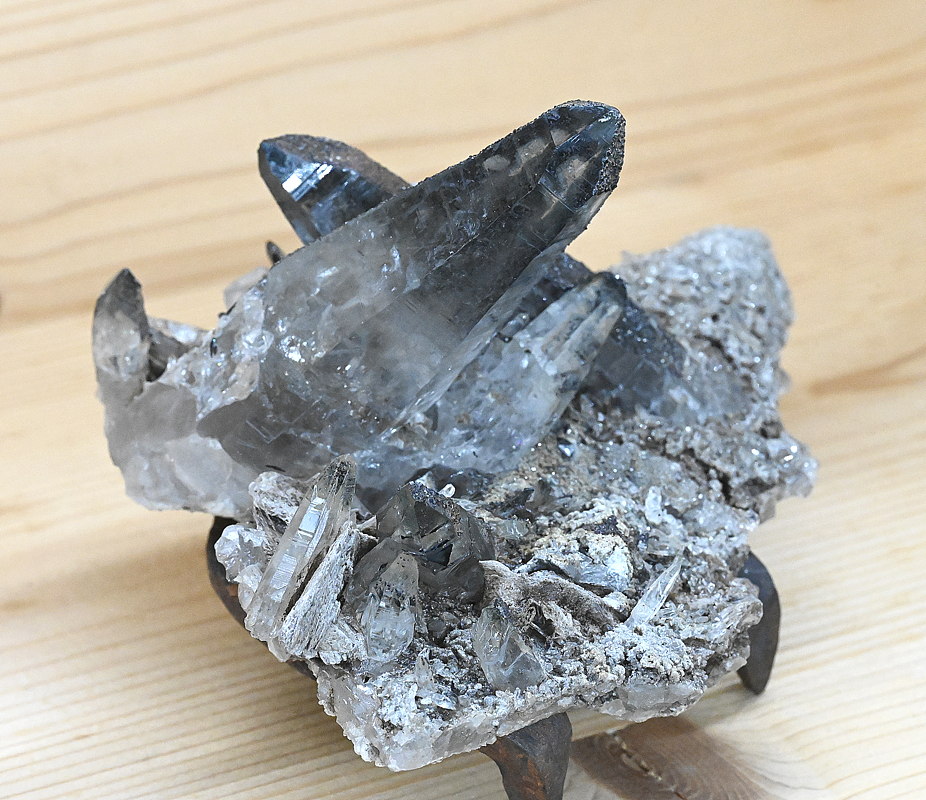 Bergkristall-Gruppe | B: 8 cm; F: Weisszint; Finder: Helmuth Niederbrunner