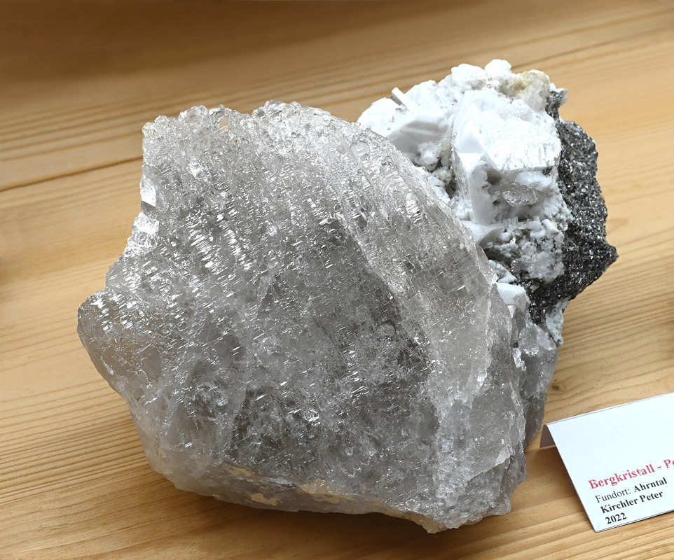 Bergkristall und Periklin | B: 22 cm; F: Ahrntal; Finder: Peter Kirchler