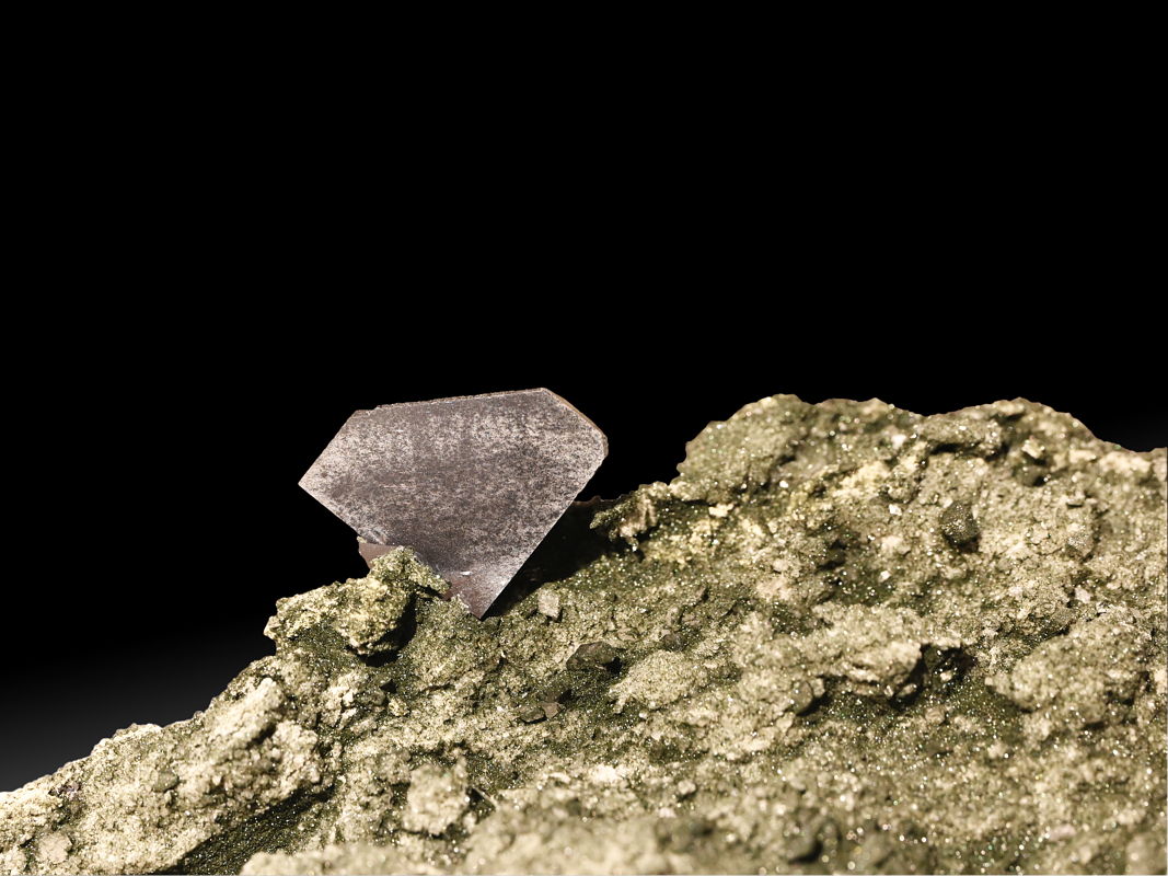 Zinkblende auf Chlorit-Matrix (Detail vom vorherigen Bild)| BB: 8 cm; F: Gotthard Strassentunnel 2. Röhre 2022 UR; Sammlung: Kanton Uri