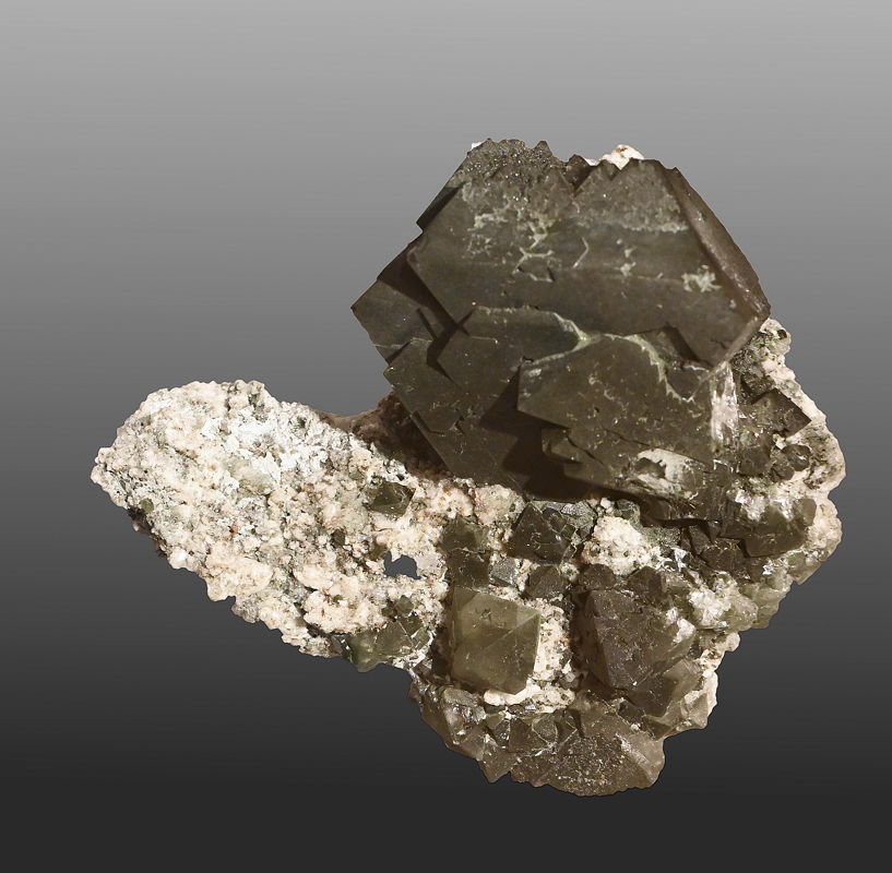 Fluorit mit Chloritüberzug| B: 7 cm; F: Gotthard Strassentunnel 2. Röhre 2022 UR; Sammlung: Kanton Uri
