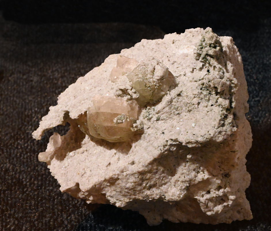 Fluorit| B: 10 cm; NEAT-Hauptröhre UR; Sammlung: Kanton Uri