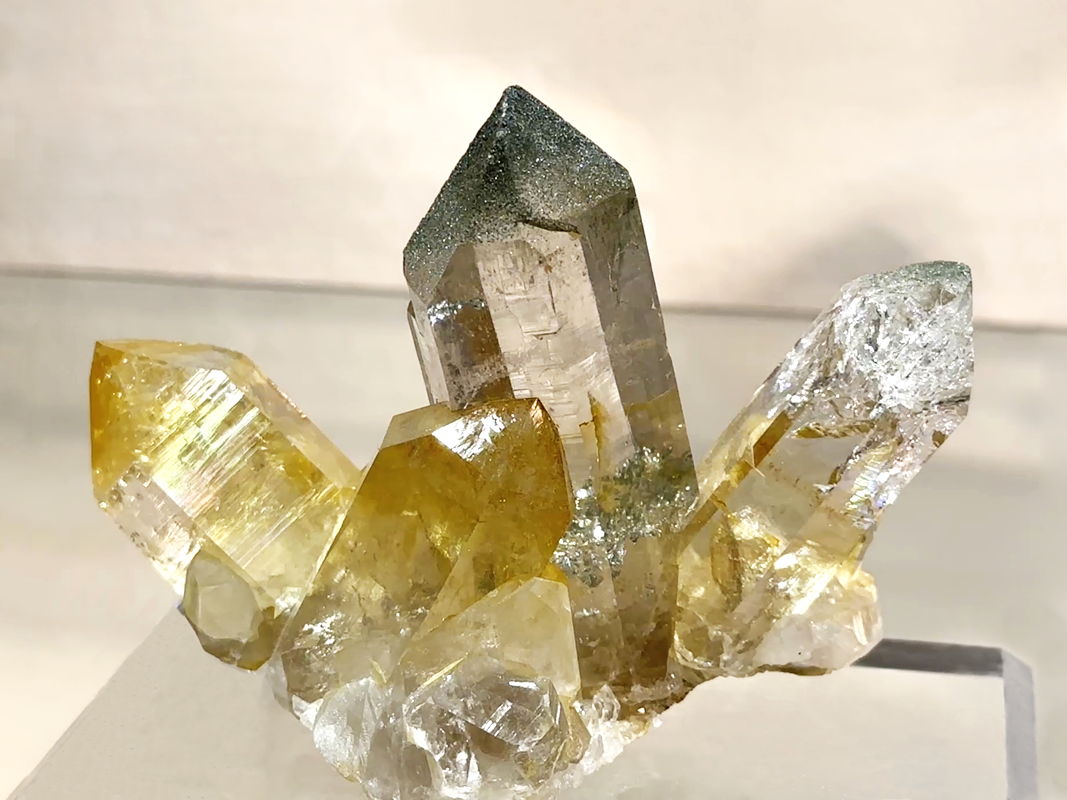 Bergkristall mit wenig Limonit und Chlorit| B: 10 cm; F: Lauteraar BE; Sammlung: Alexandre Blanc