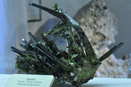 Grosse Epidotstufe| B: ca. 18cm Fundort: Knappenwand; Finder: Franz Gartner 