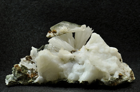 Quarz auf Aragonit| (verkehrte Abfolge) B: 10 cm; Fundort: Gerling; Finder: Michael Neff, Harald Spuller 