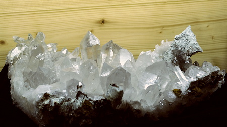 Grosse Quarz-Gruppe mit wenig Rutil| B: 30cm; F: Habachtal; Finder: F. Kaltenhauser, F. Millgramer, H. Vorreiter