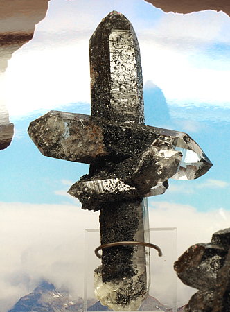 Bergkristallkreuz mit eingewachsenem Chlorit| H: 13 cm; F: Nussing, OTi; Finder: Sepp Mühlburger