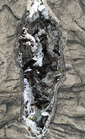 Nachgebaute Kluft aus der Knappenwand| H: 50 cm; F: Knappenwand, Untersulzbachtal; Finder: Andreas Steiner