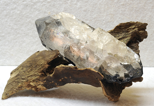 Bergkristall mit 'Anhydrit-Röhren'| B: 8 cm; F: Gasteinertal; Finder: Stephan Weghofer