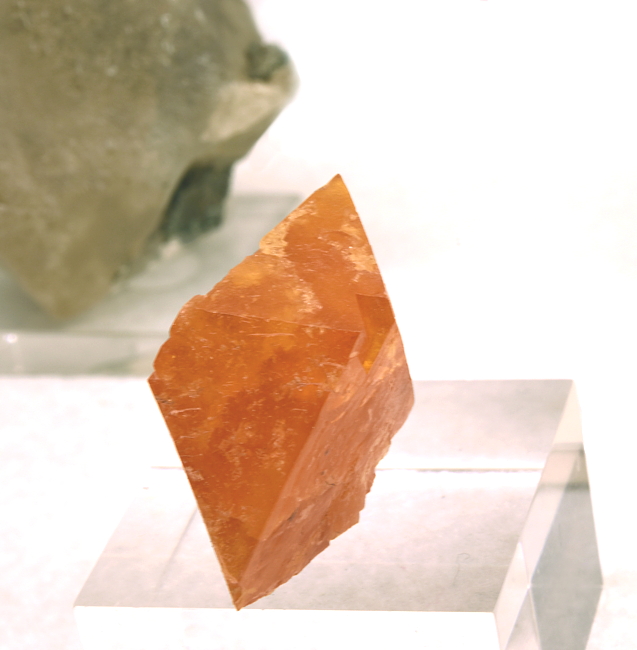 Oranger Scheelit| H: 3 cm; F: Hiefelwand, Rauris, Salzburg; Sammler: Alexander Spunda