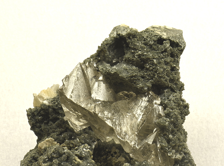 Quarz, Prehnit, Chlorit| BH: 7 cm; F: Habachtal; Finder: Erich Mosser