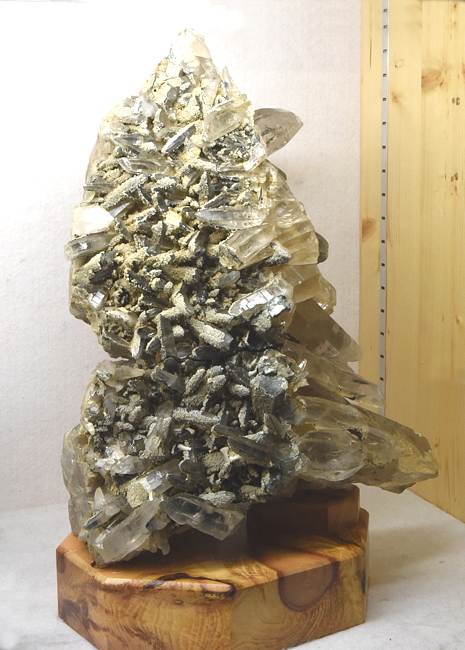 Sehr grosse Bergkristallgruppe| H: 60 cm; F: Maltatal, 2013; Finder: Peter Dulling