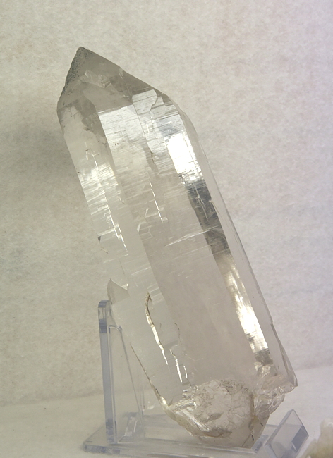 Klarer Quarzkristall| H: 13 cm; F: Scheelitbergwerk, Mittersill; Sammlung: Sepp Maier, Axel Mosser, Alfred Lechner