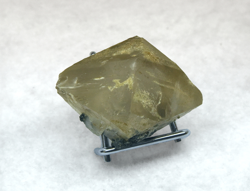 Scheelit-Einzelkristall| B: 3 cm; F: Scheelitbergwerk, Mittersill; Sammlung: Sepp Maier, Axel Mosser, Alfred Lechner
